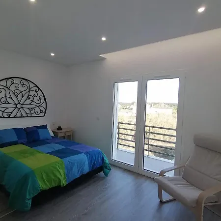 Ribeira D'ilhas דירה *